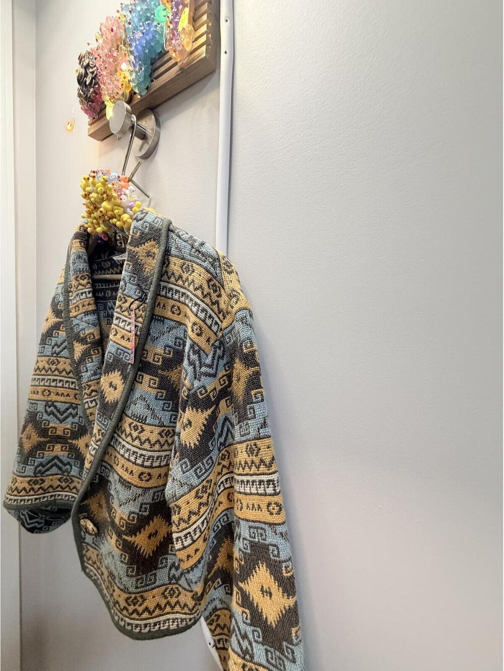 Flashback Patterned Cropped Jacket - Picture 4 of 6